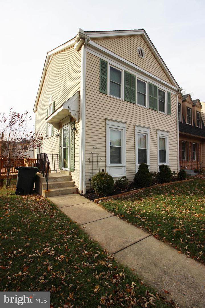 311 Whitcliff Court - Photo 1