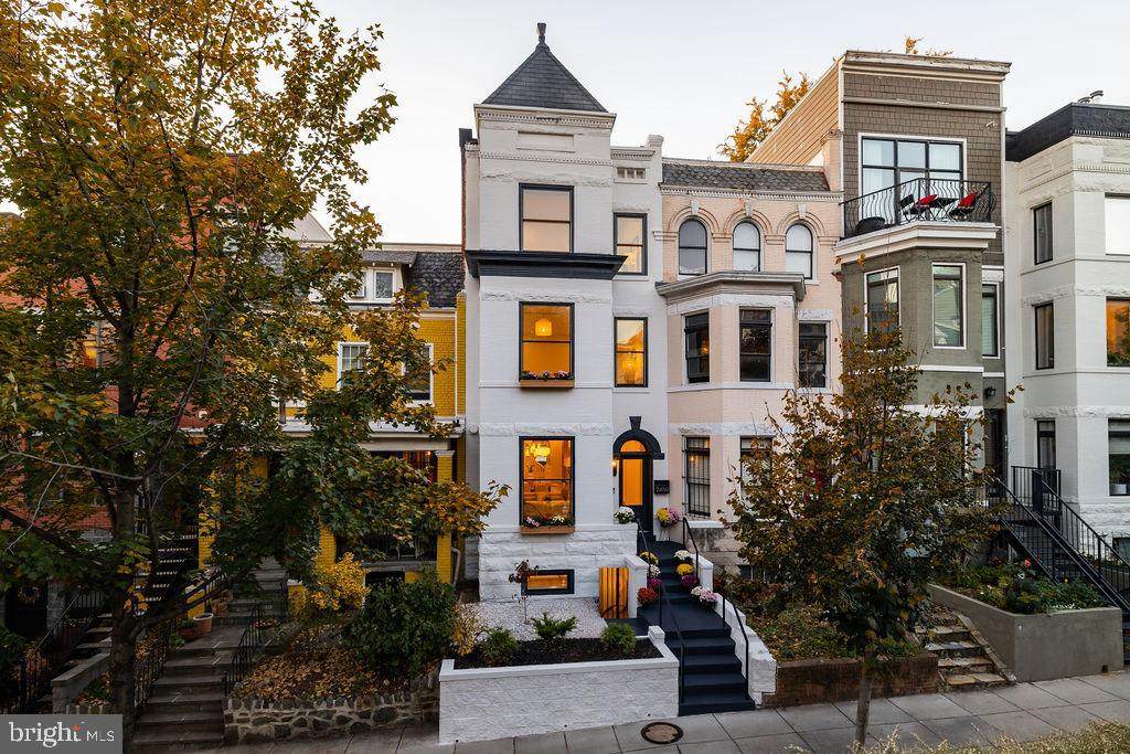 2460 Ontario Road - Photo 1