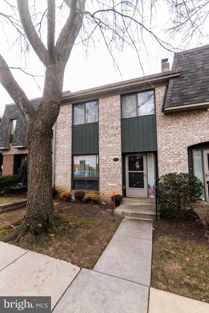 987 Putnam Boulevard - Photo 1