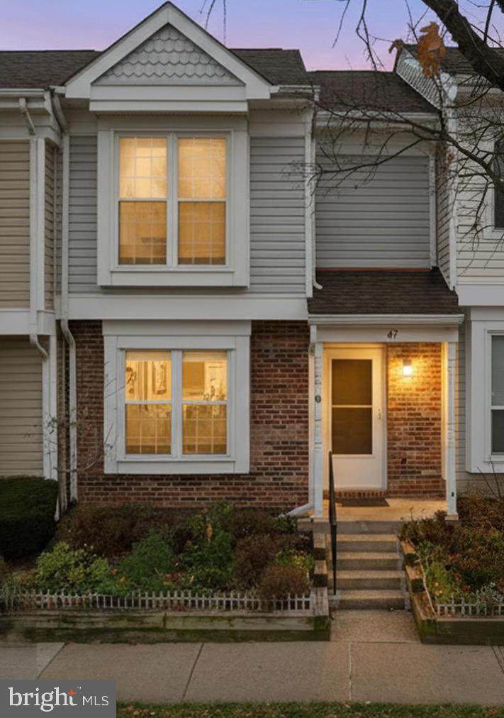 47 Essex Square - Photo 1