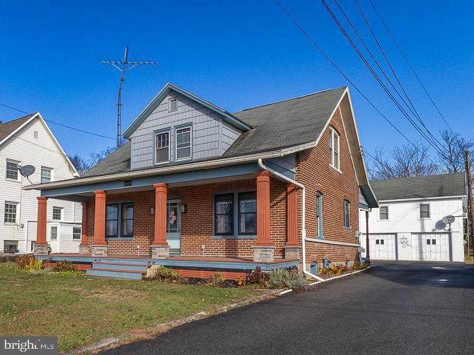 1631 Buchanan Trail East - Photo 1