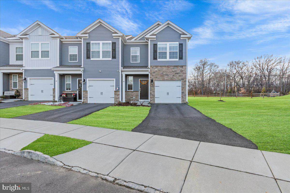 38 Peregrine - Photo 1