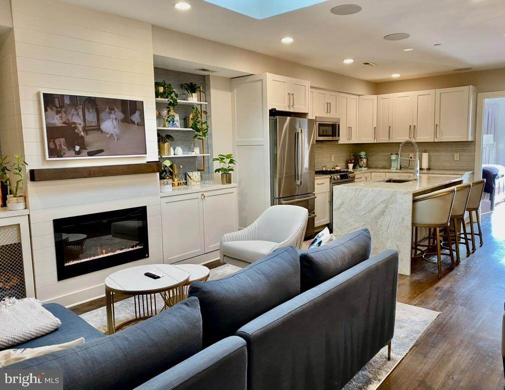 711 Jackson Street - Photo 1