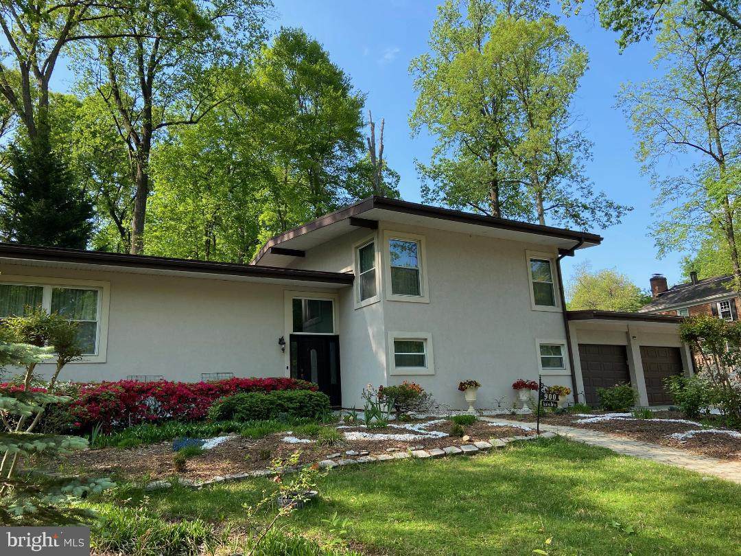 900 Azalea Drive - Photo 1
