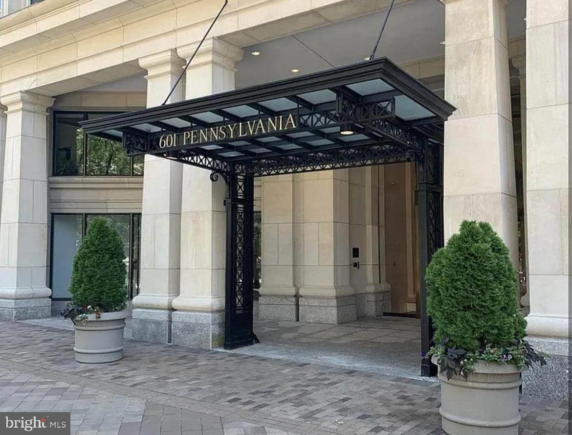 601 Pennsylvania Avenue - Photo 1