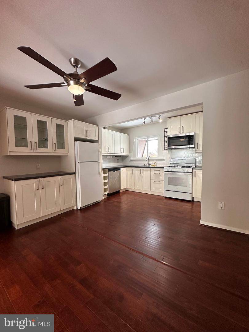 11625 Vantage Hill Road - Photo 1