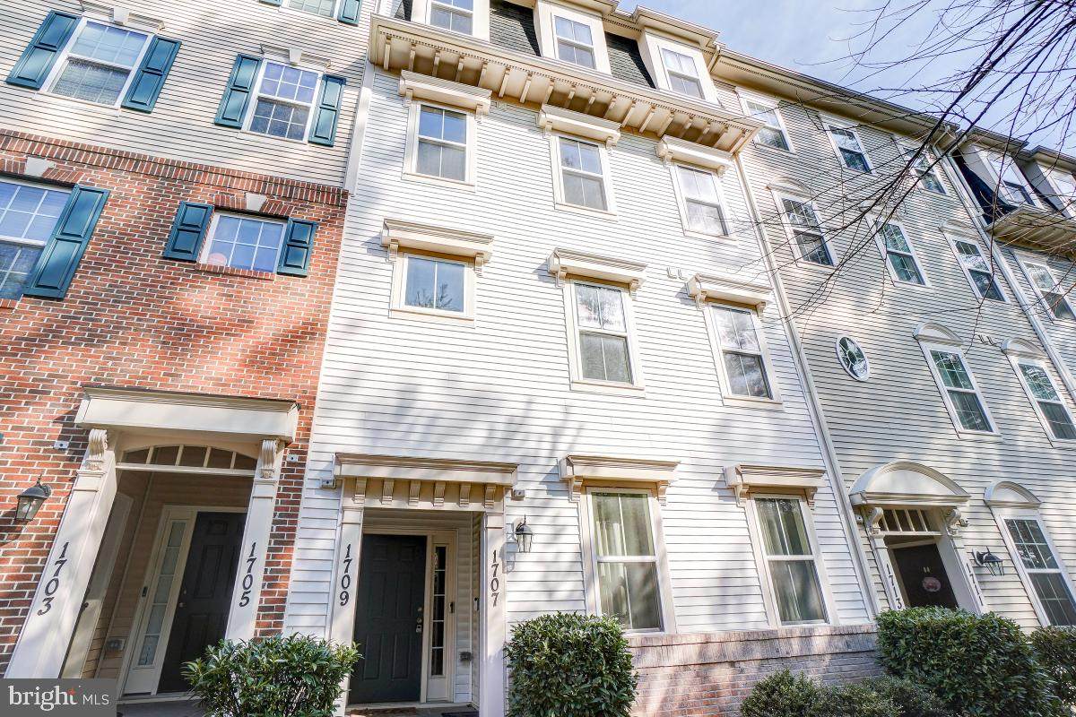 1709 Fieldstone Court - Photo 1