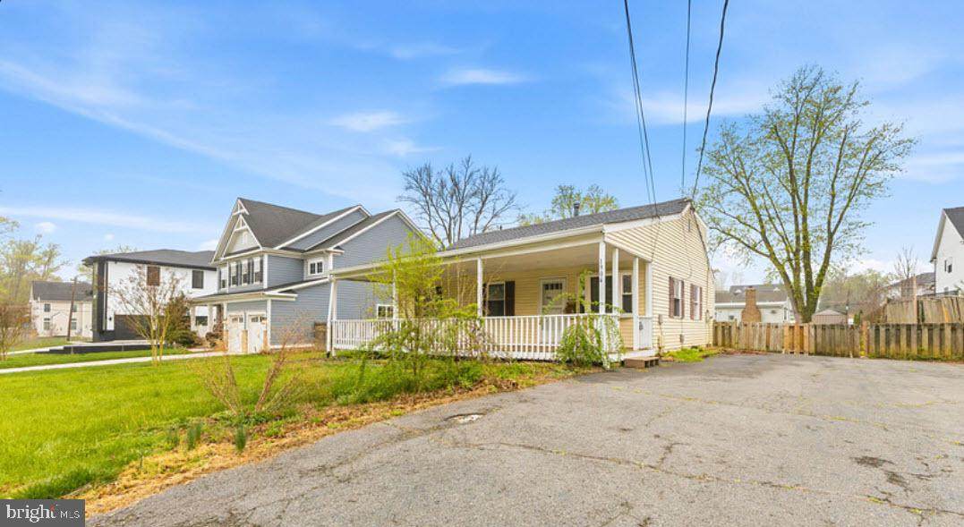 1904 Pimmit Drive - Photo 1