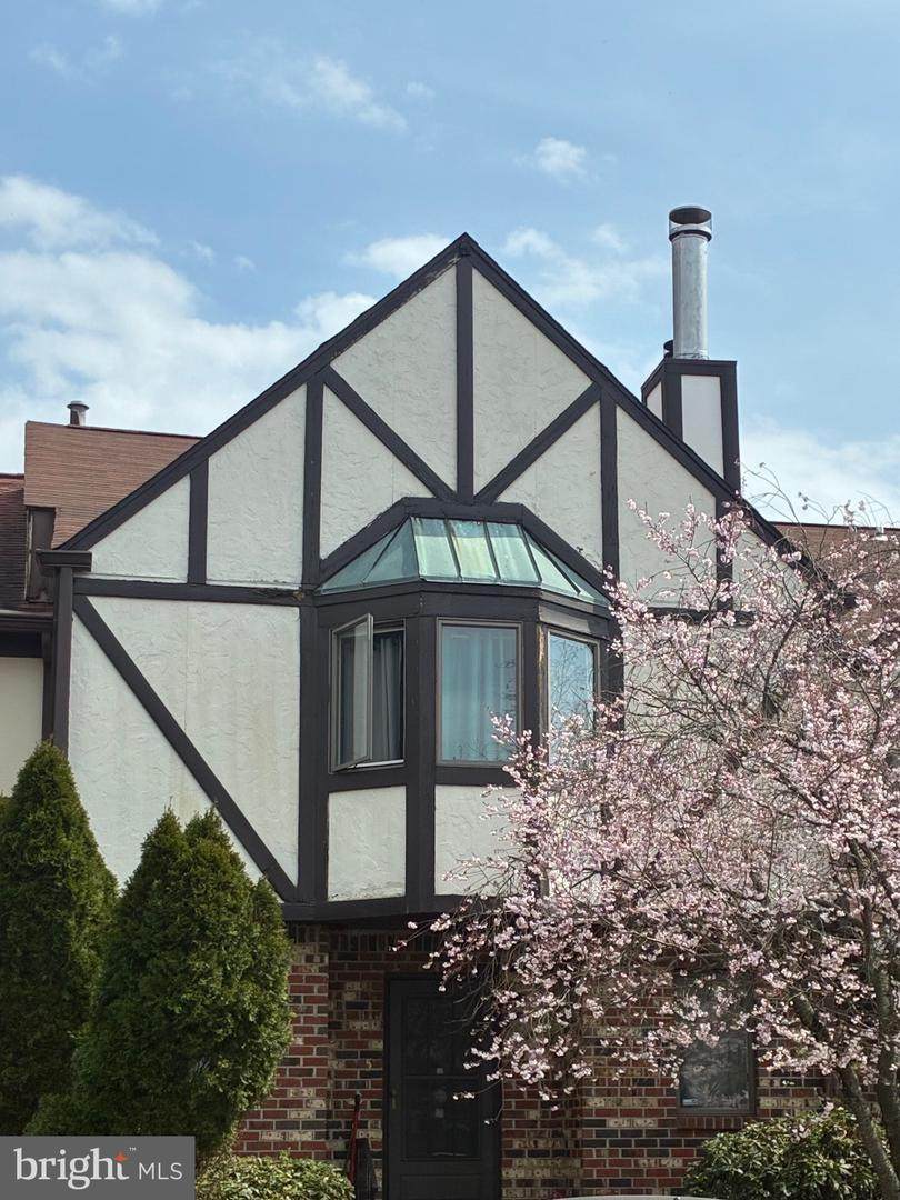 5 Tudor Court - Photo 1