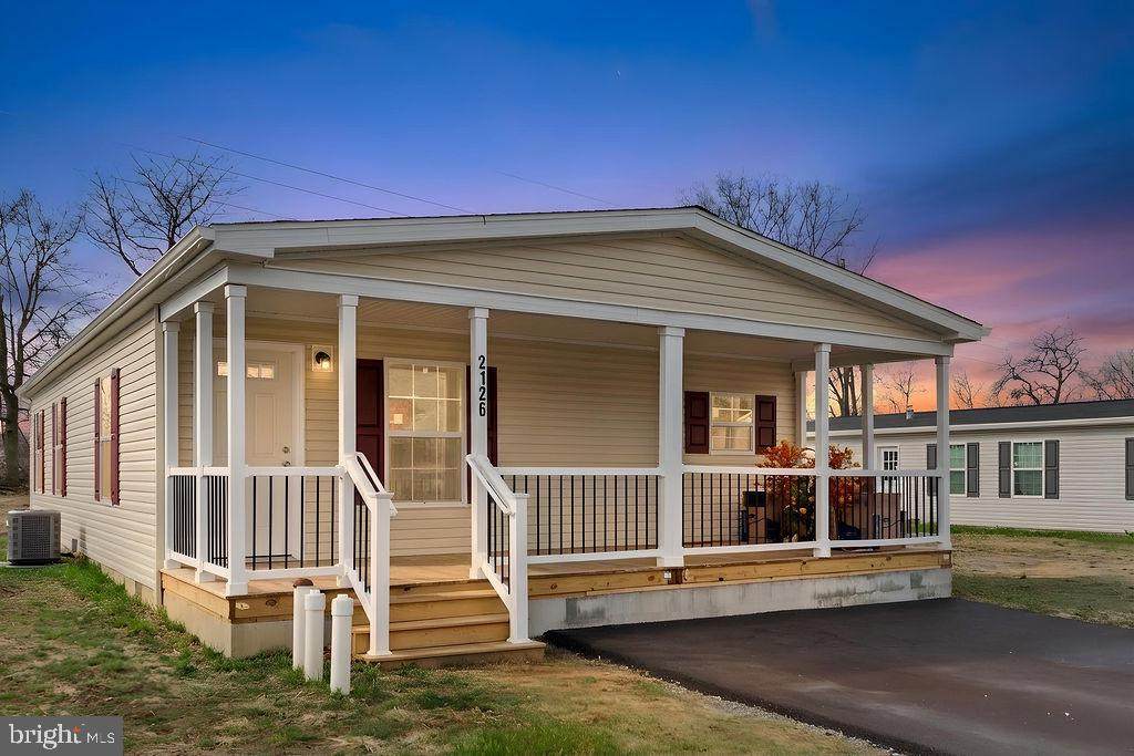 2126 Scull Street - Photo 1