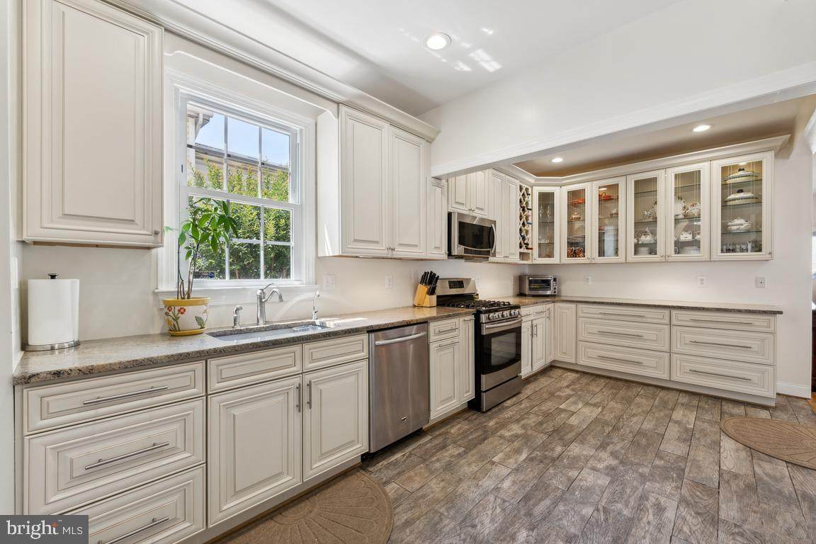 2034 Shirlington Road - Photo 1