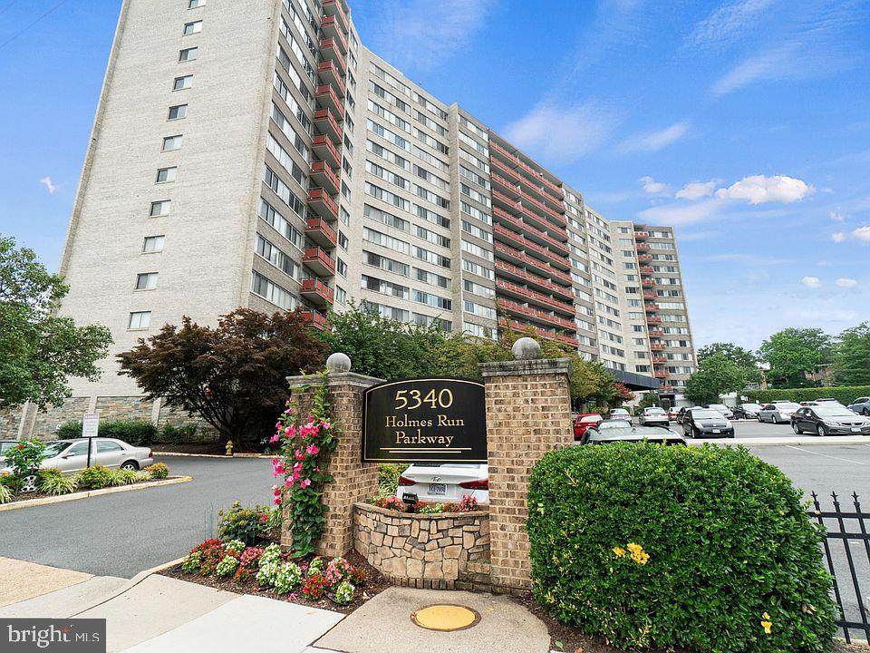 5340 Holmes Run Parkway - Photo 1