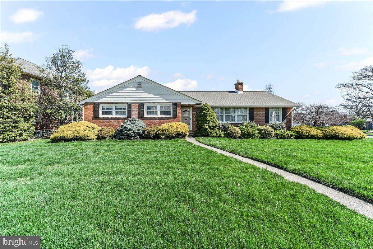 901 Columbia Avenue - Photo 1
