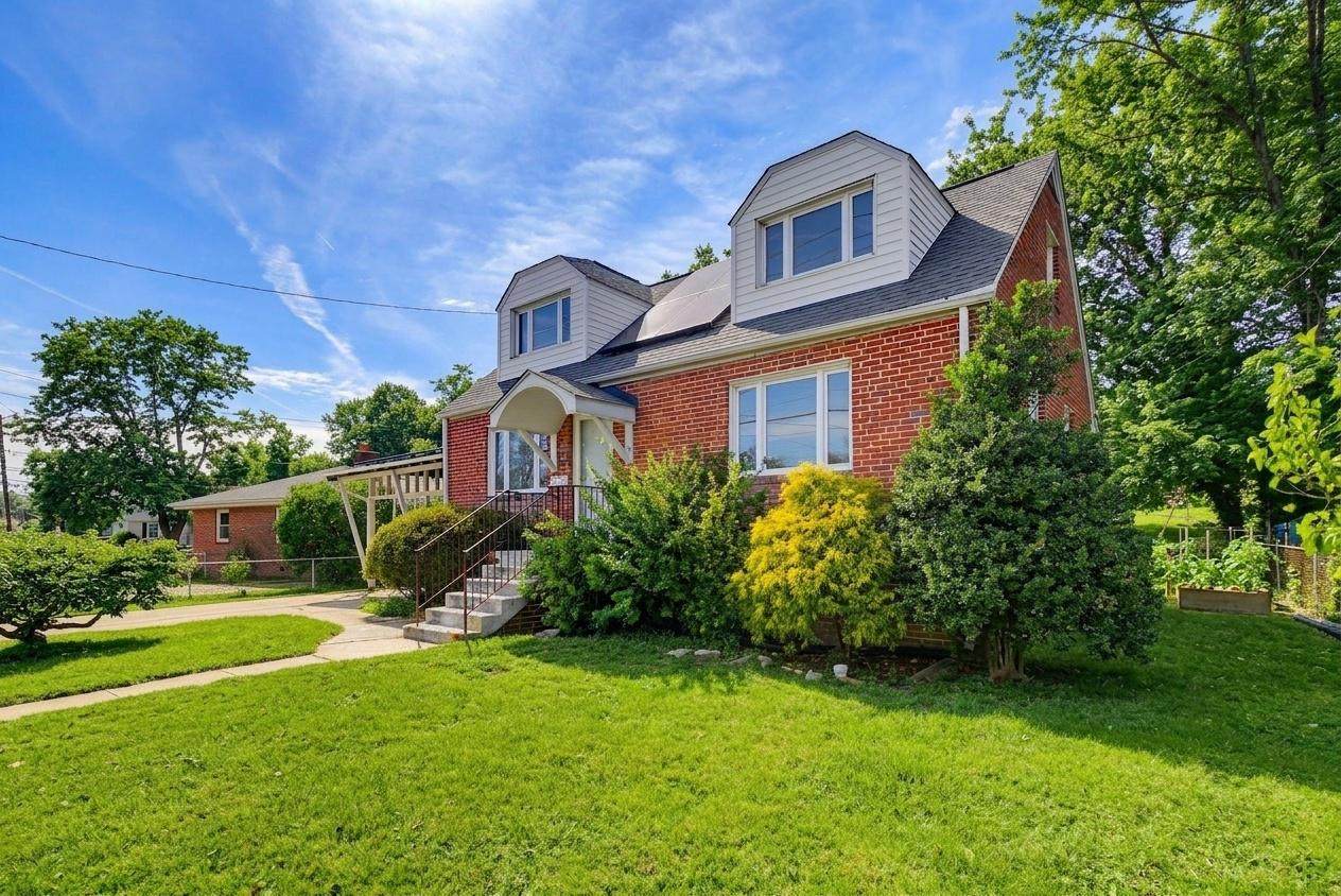 10202 Gardiner Avenue - Photo 1