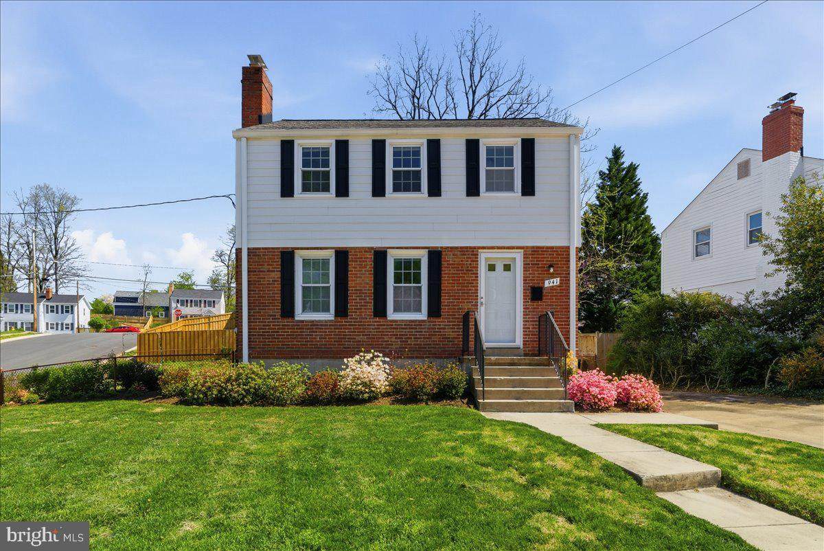 941 Patrick Henry Drive - Photo 1