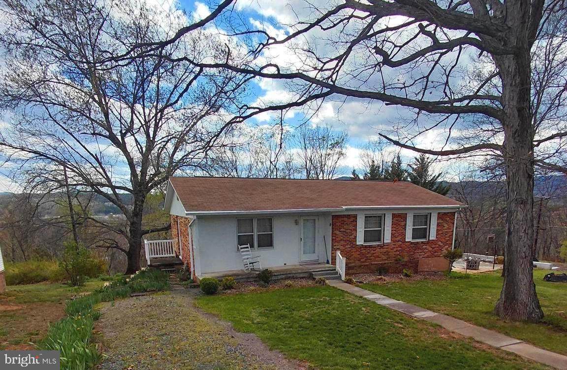 201 Woodlawn Drive - Photo 1