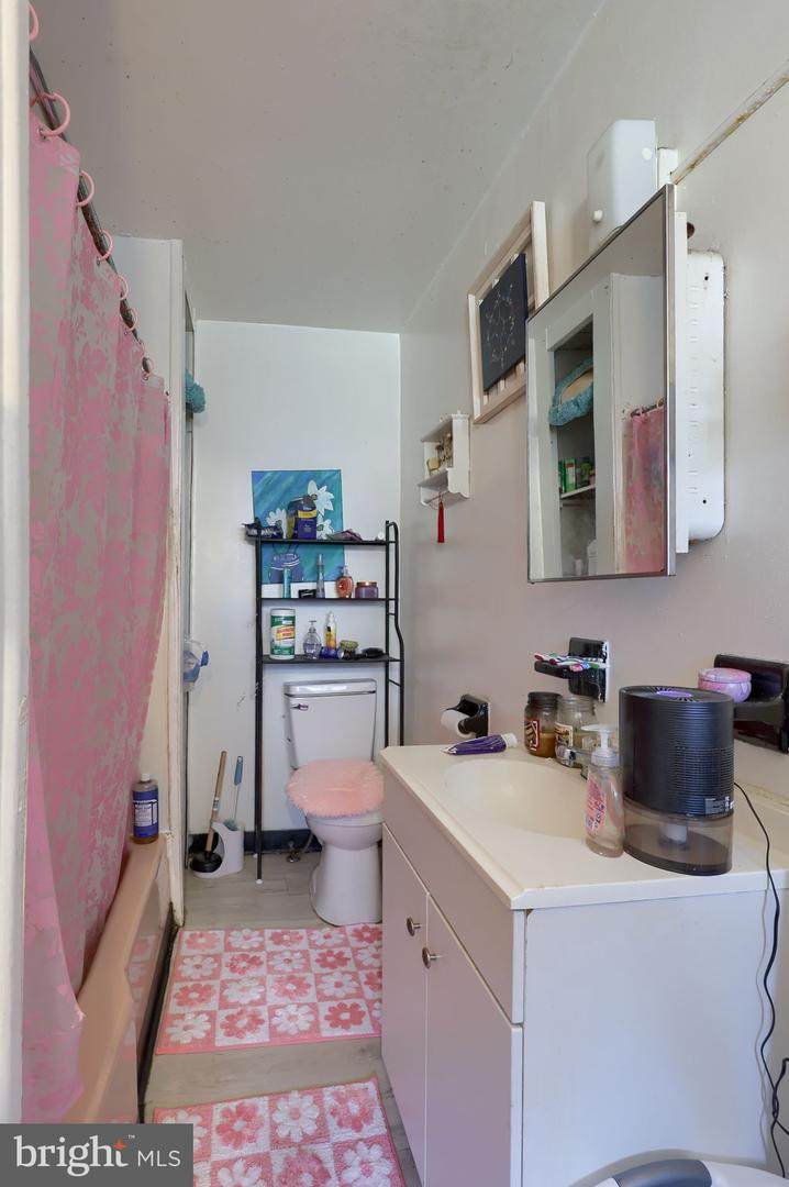 https://bt-photos.global.ssl.fastly.net/brightmls/1280_boomver_2_804738531860-2.jpg