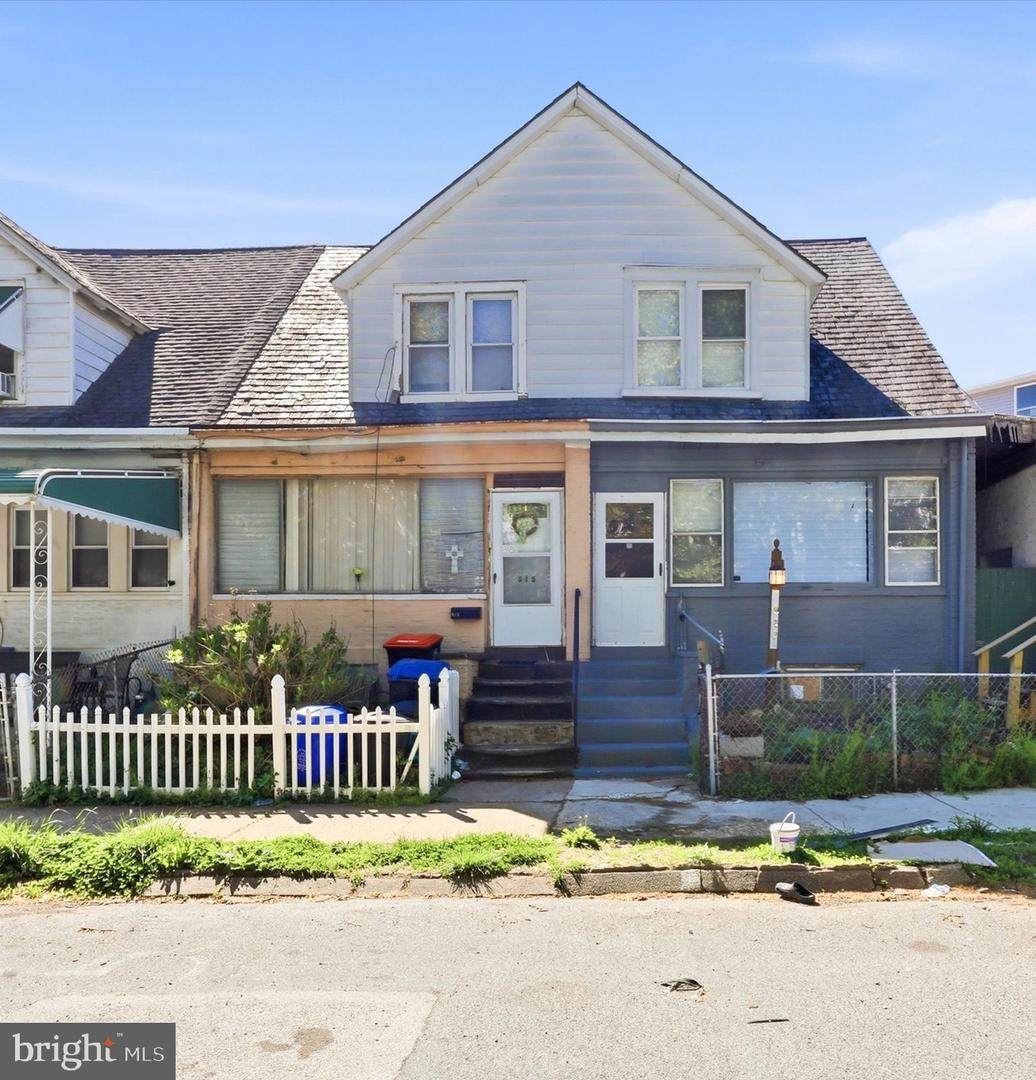 817 11TH Street - Photo 1
