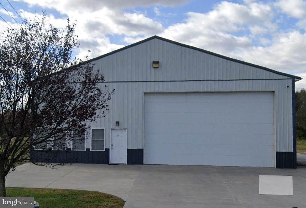205 East Street - Photo 1