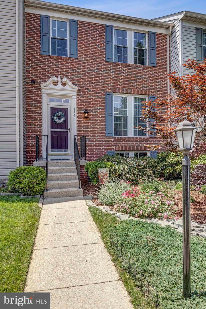 7706 Effingham Square - Photo 1