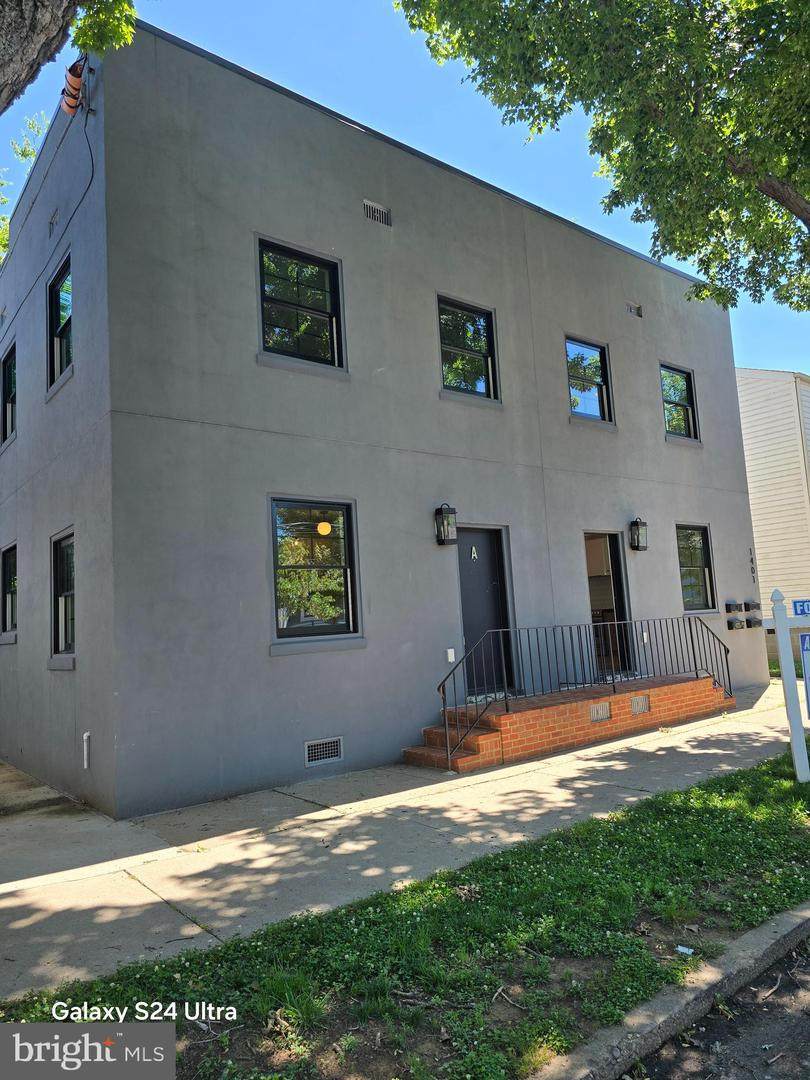 1401 Charles Street - Photo 1