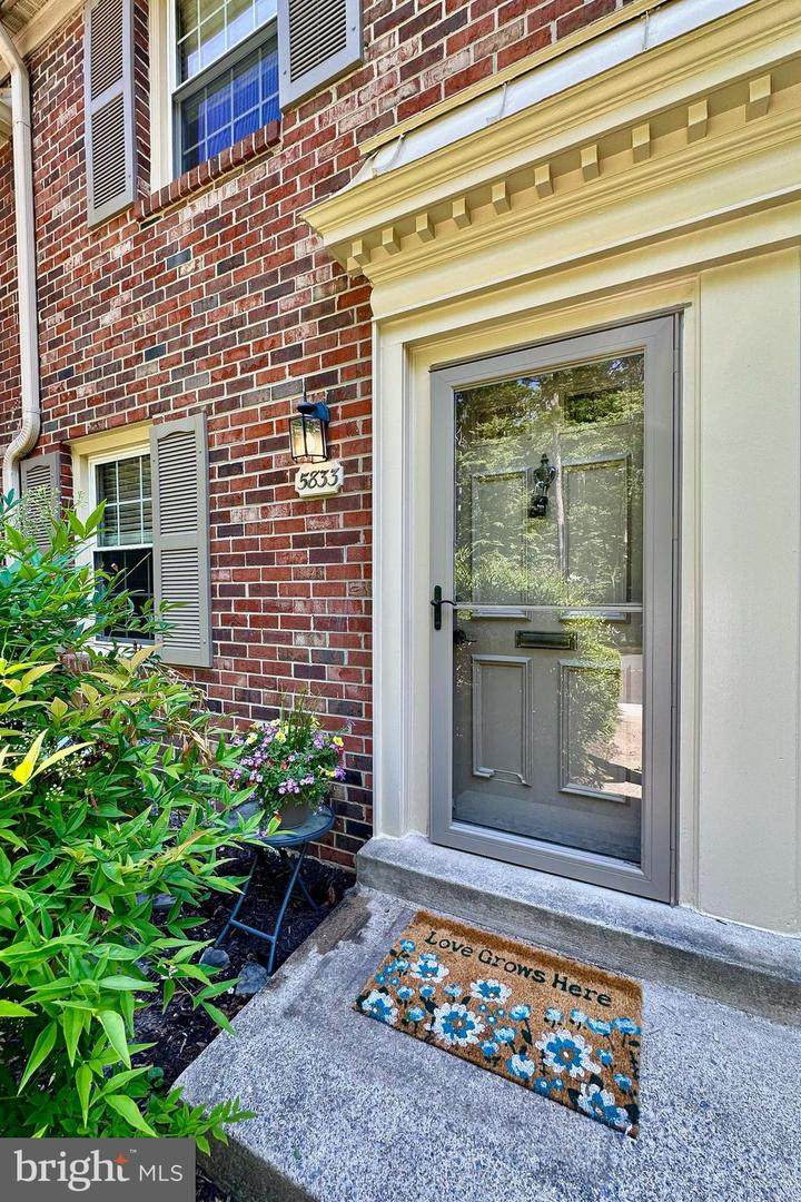 5833 Royal Ridge Drive - Photo 1