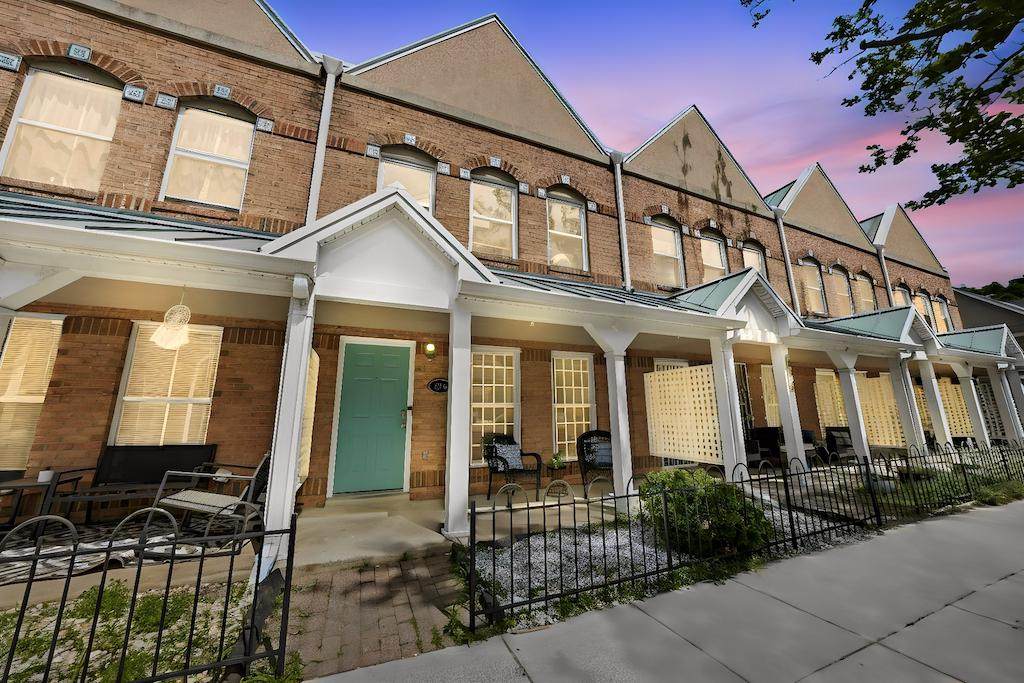 616 Parkside Place - Photo 1