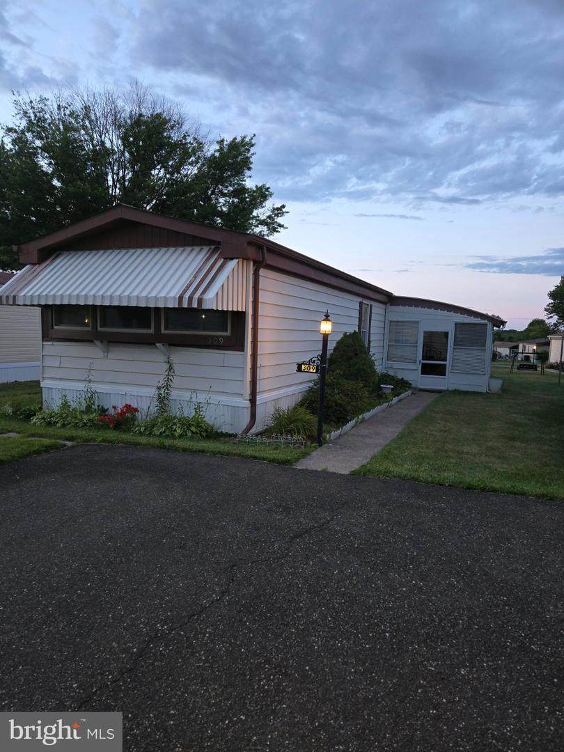 309 Meadow Court - Photo 1