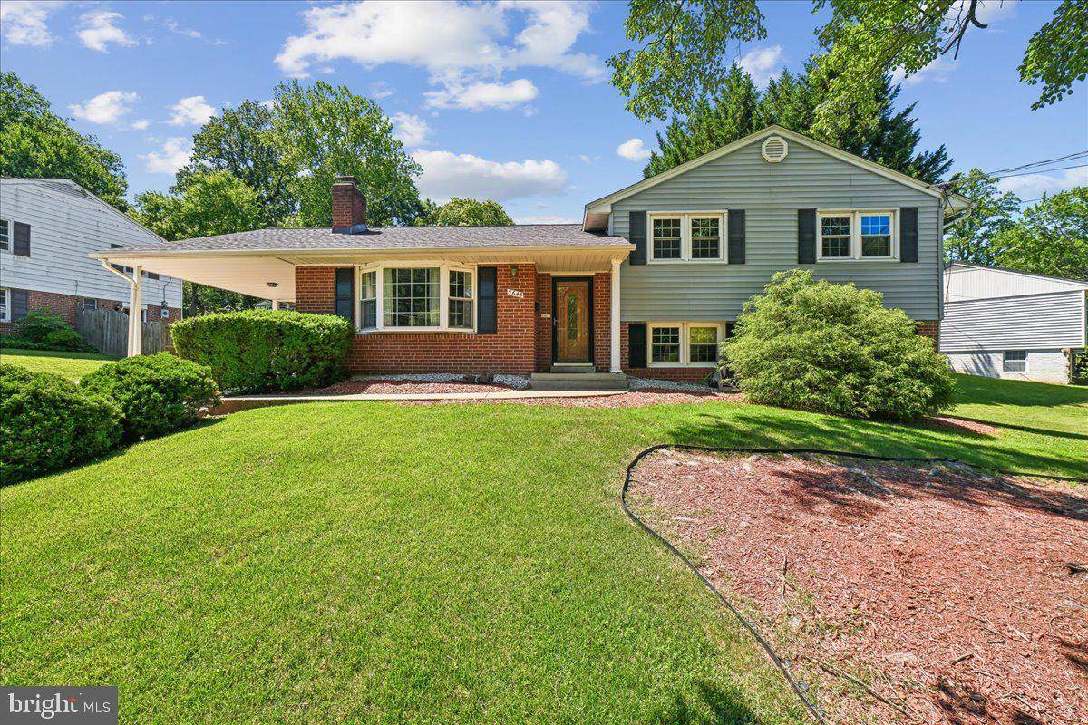 5643 Inverchapel Road - Photo 1