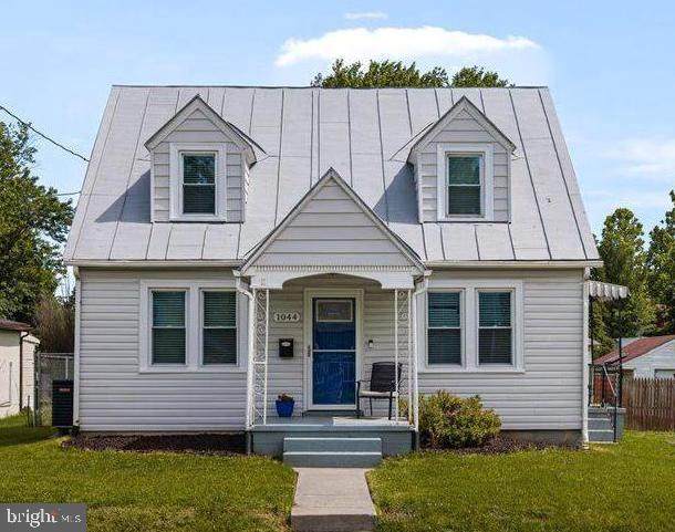 1044 Orchard Avenue - Photo 1