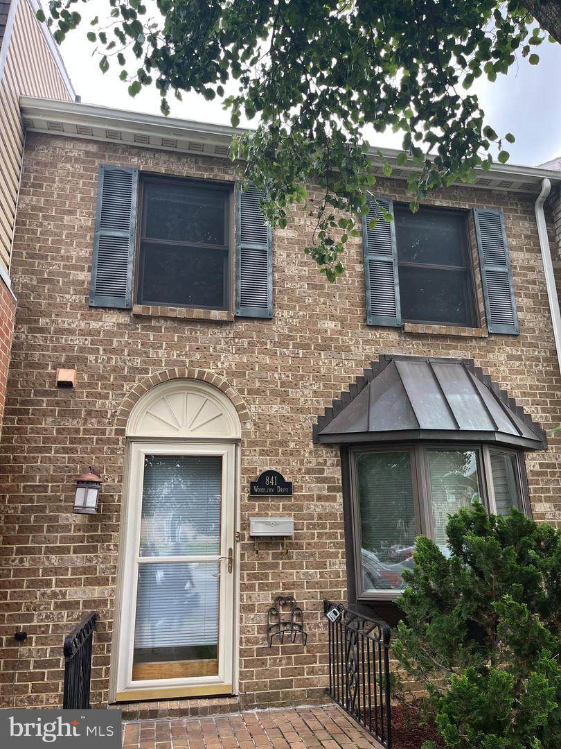 841 Woodlawn Drive - Photo 1