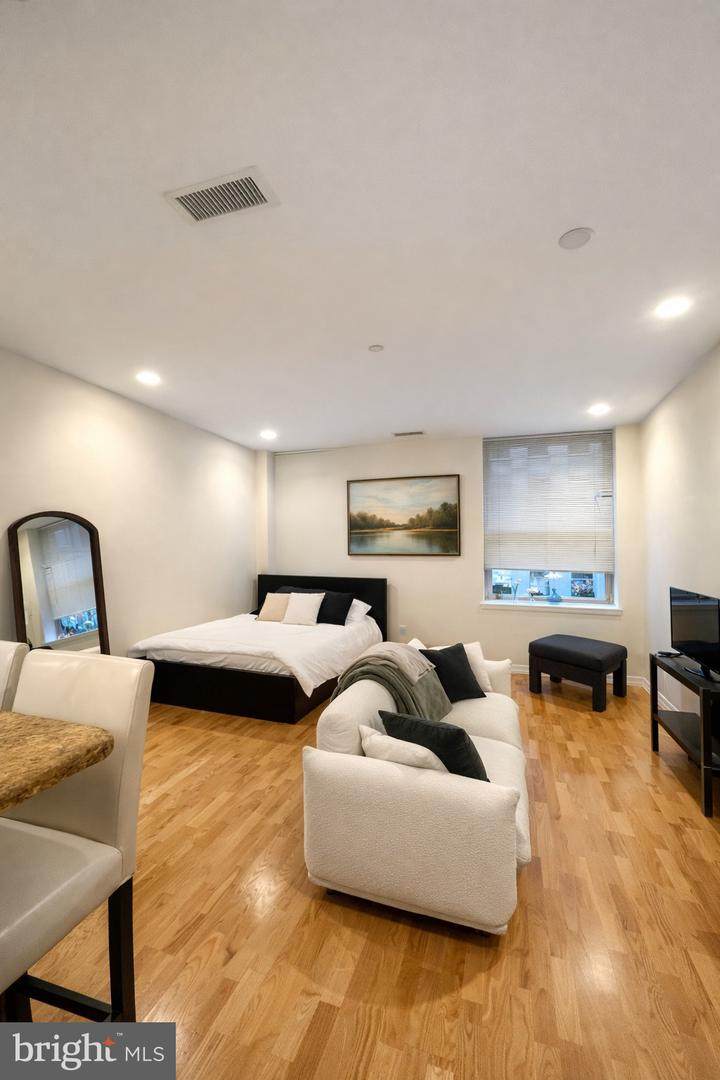 1600 Arch Street - Photo 1