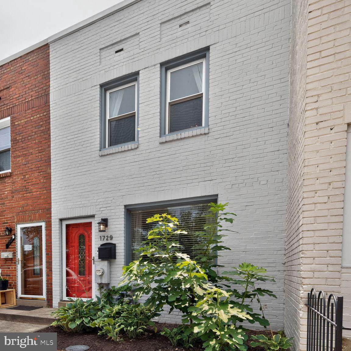 1729 F Street - Photo 1