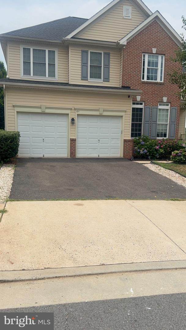 121 King Edward Court - Photo 1