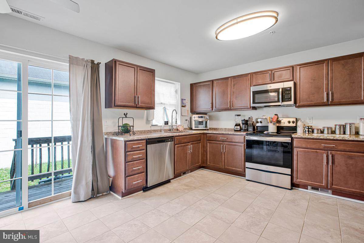 589 Baker Street - Photo 1