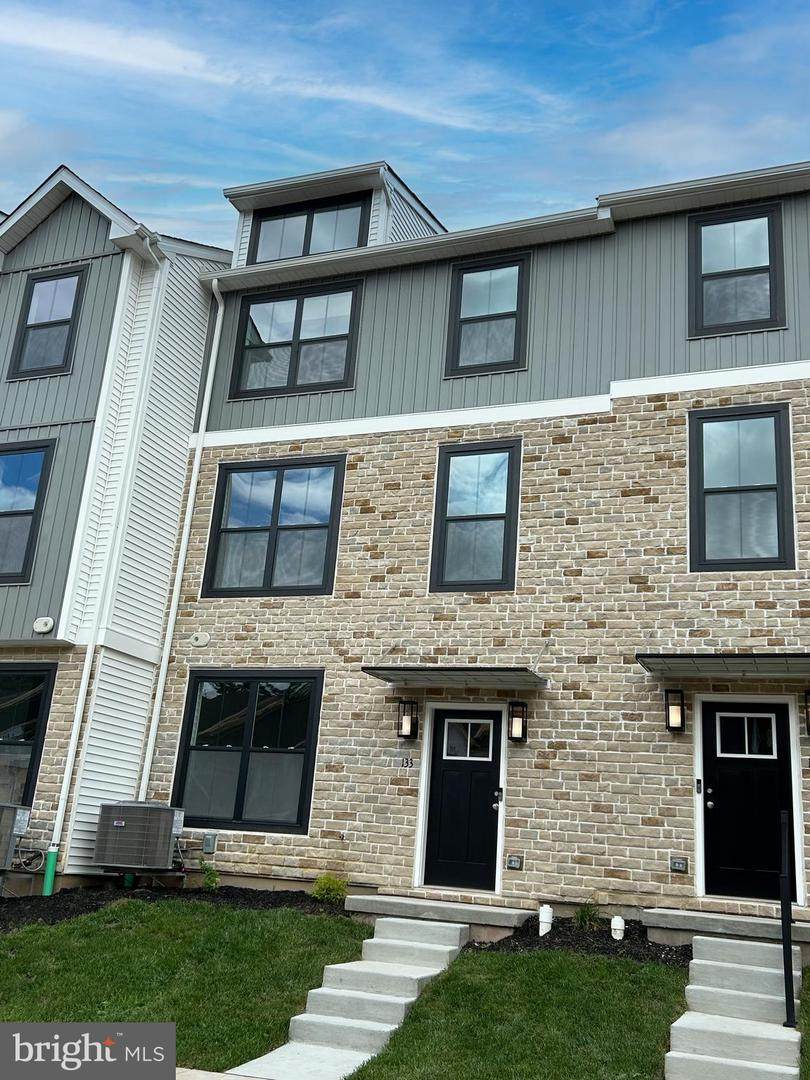 133 Cobblestone Drive - Photo 1