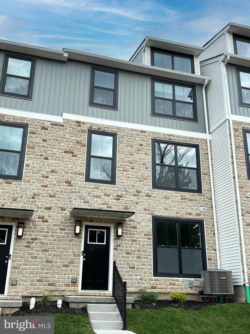 135 Cobblestone Drive - Photo 1