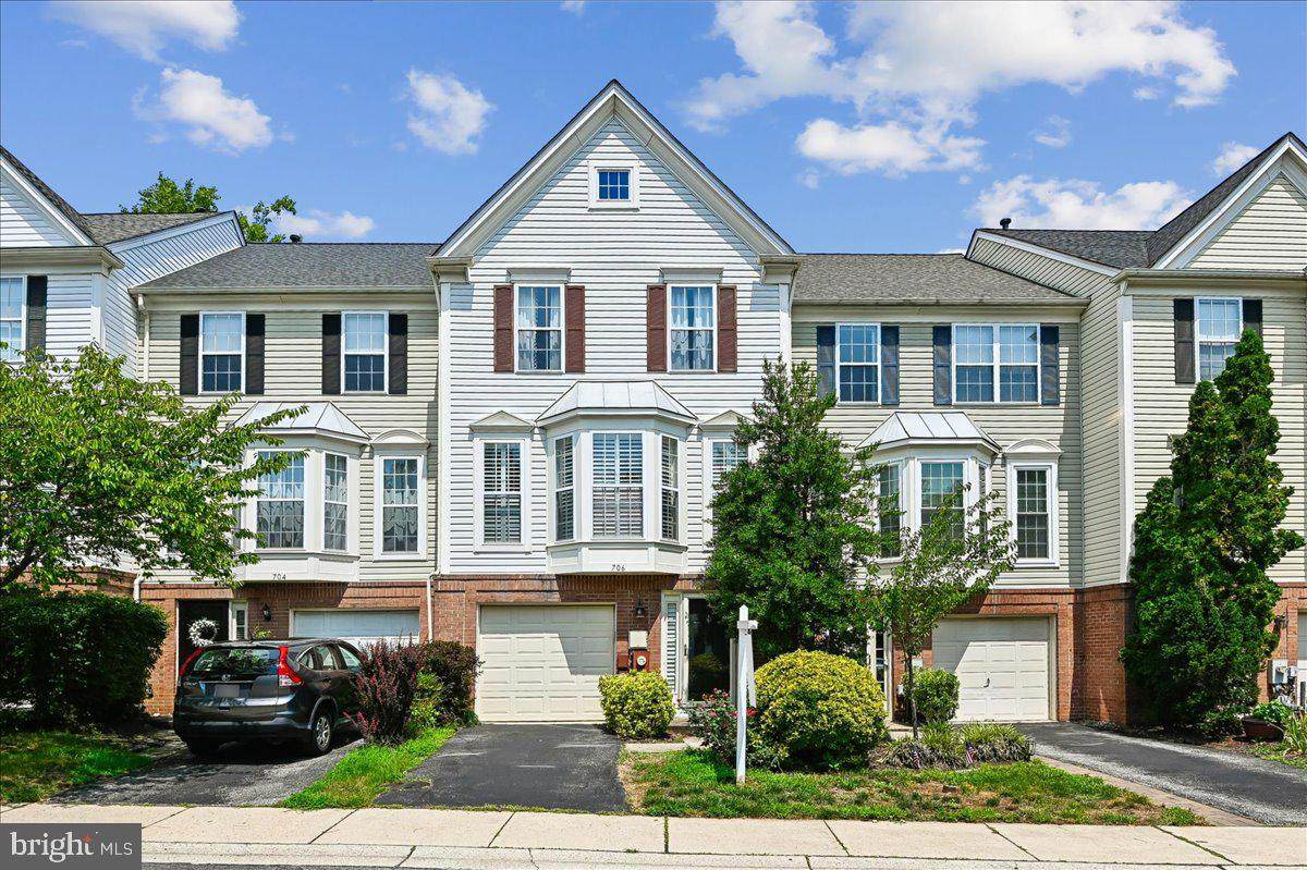 706 Howards Loop - Photo 1