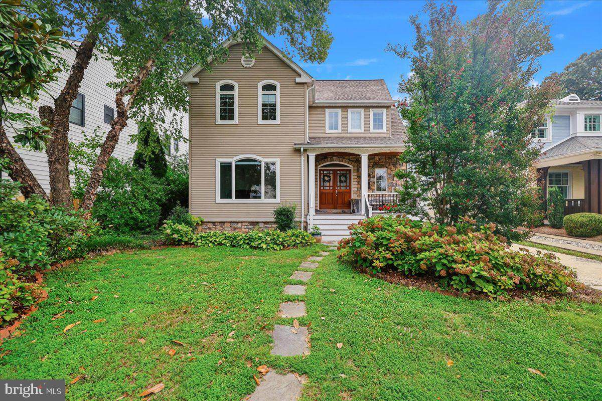 904 Lincoln Avenue - Photo 1