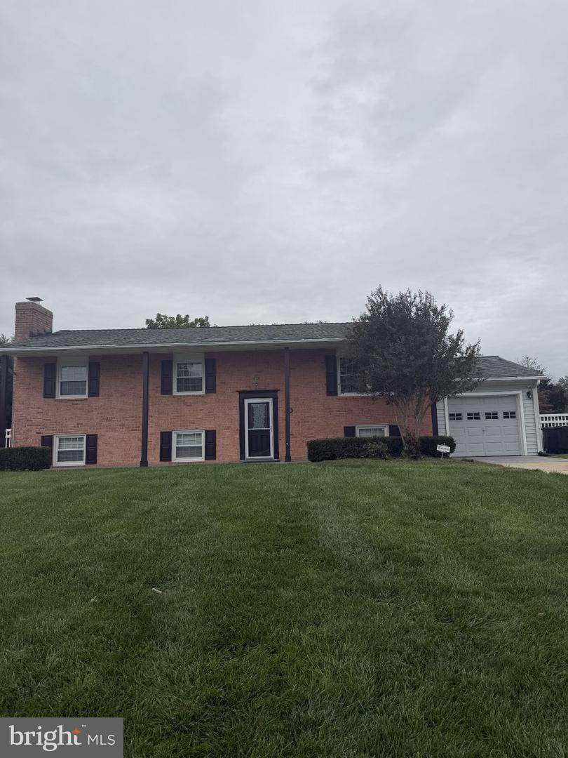 600 Lancelot Lane - Photo 1