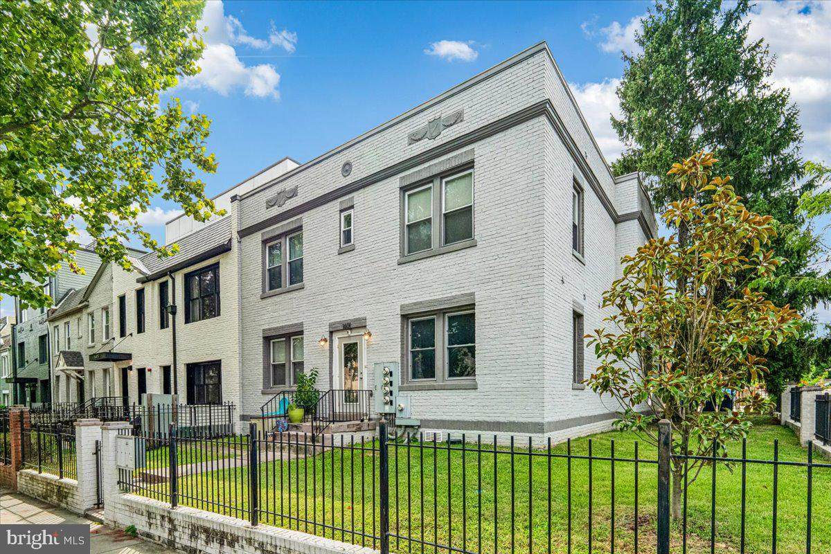 1601 Isherwood Street - Photo 1
