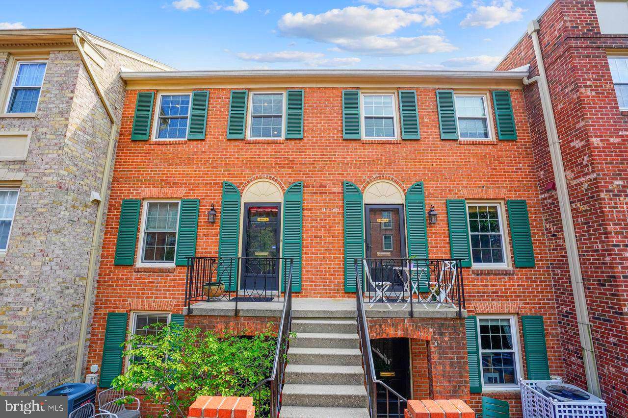 1604 Beekman Place - Photo 1