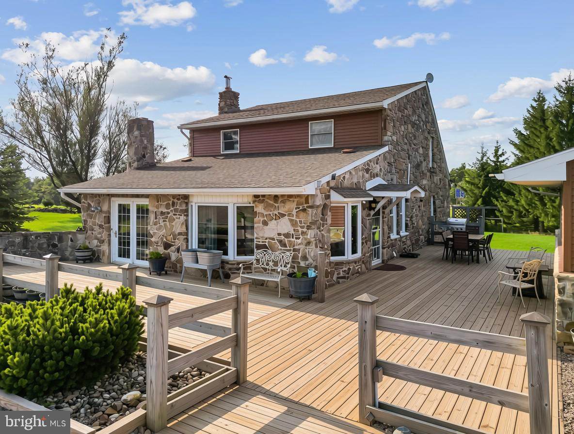 https://bt-photos.global.ssl.fastly.net/brightmls/1280_boomver_2_805340723044-2.jpg