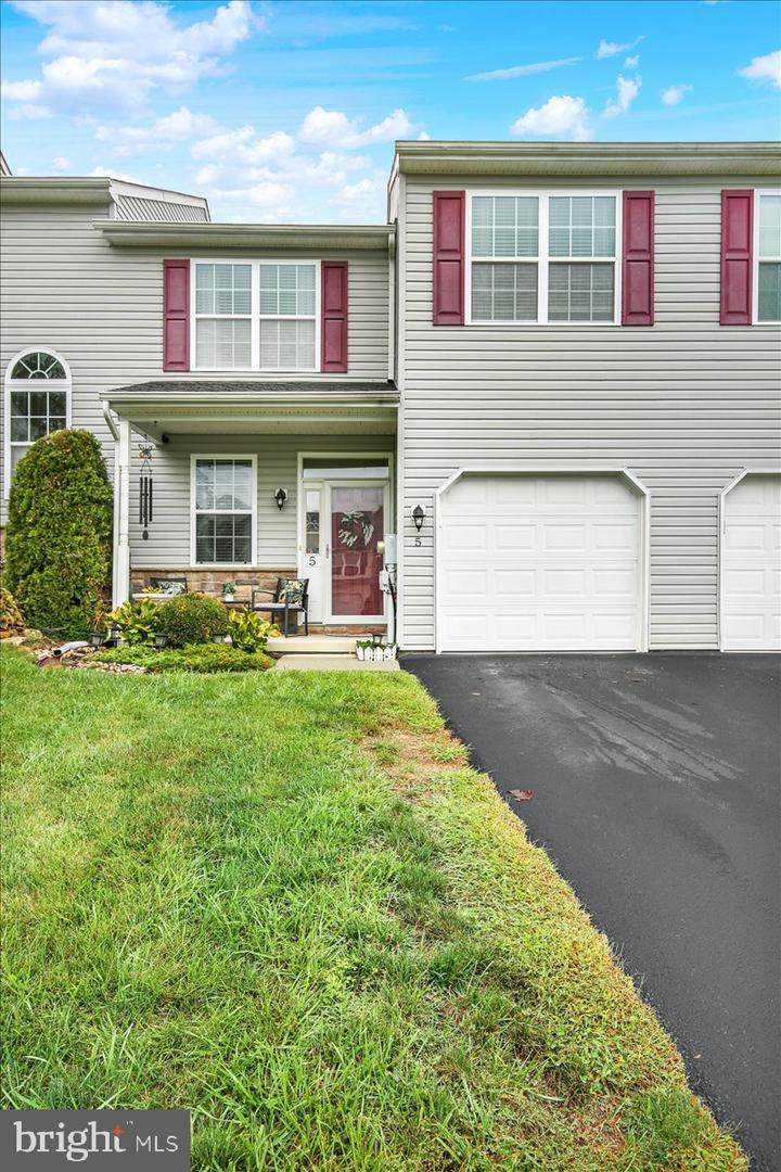 5 Emily Court - Photo 1