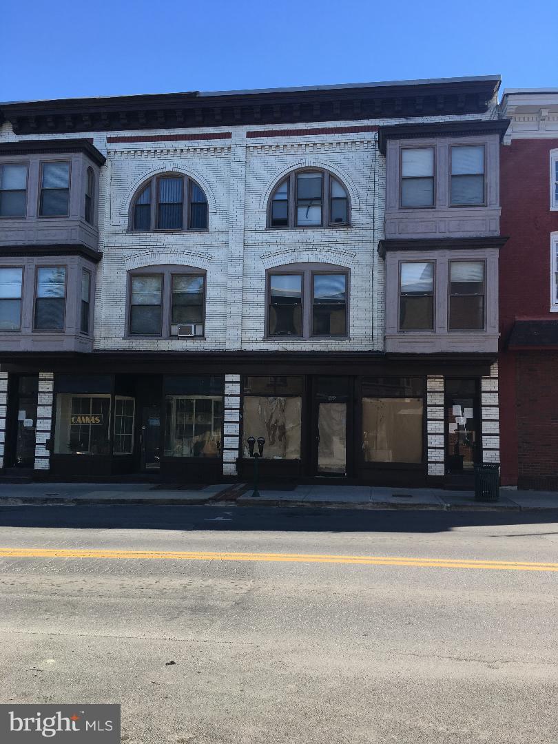 247 Queen - Photo 1
