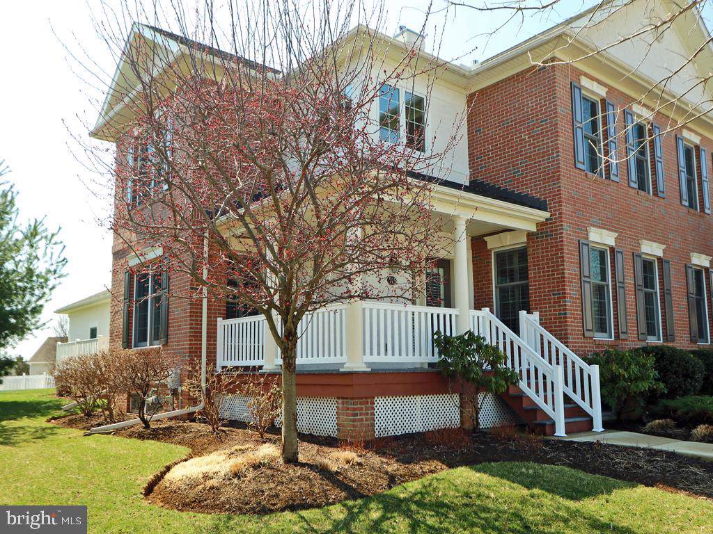 915 Pinehurst Drive - Photo 1