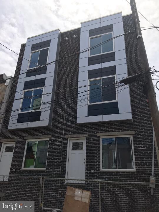 2132 Albert Street - Photo 1