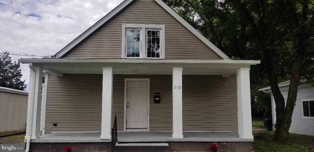218 Queen Street - Photo 1