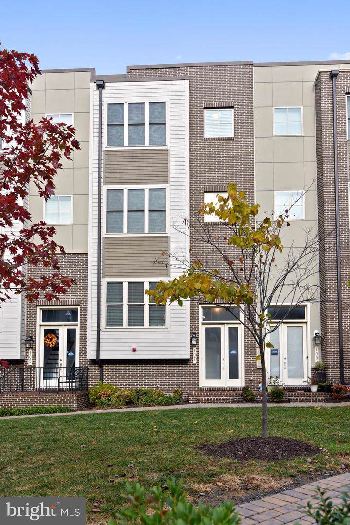 107 Dyer Street - Photo 1