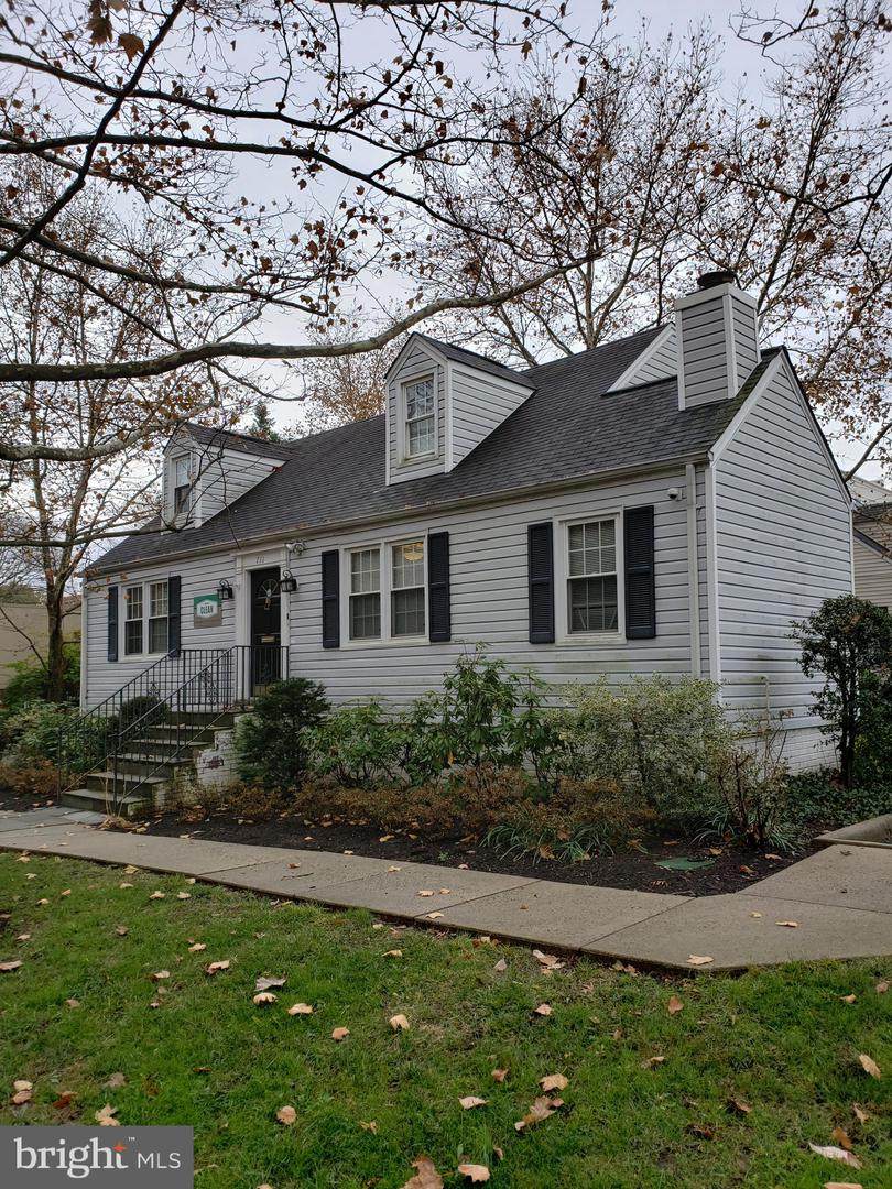 711 Park Avenue - Photo 1